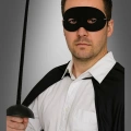 Zorro Kostüm Plastik Aksesuar Seti – Maske Ve Kılıç (67 Cm)
