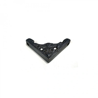 Antika Tarz Dekoratif Pirinç Köşe Süsü - 58x58 Mm, Oksit