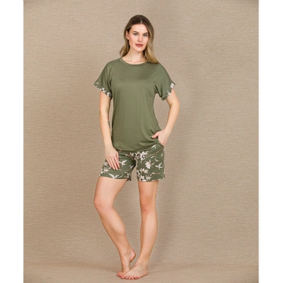 HERŞEYTREND  Şık Tasarım Çiçek Desenli Yeşil Şortlu Kısa Kol Viskon Pijama Takımı