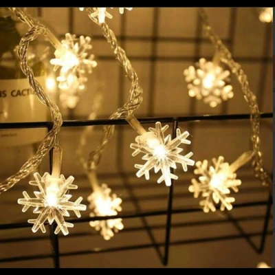 Kar Tanesi 5m 28 Led Gün Işığı Kar Tanesi:4cm Pilli 2 Kademeli