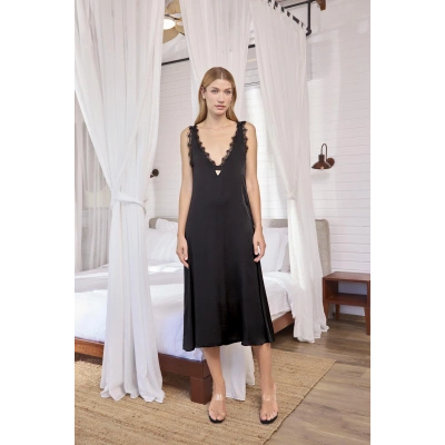 HERŞEYTREND  Göğüs ve Sırt Dekolteli Dantelli Saten Gecelik