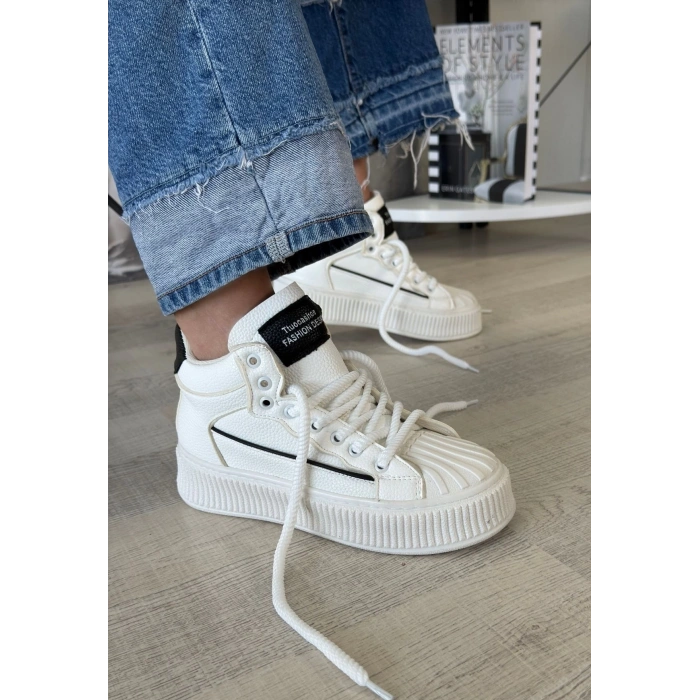 Estim Beyaz Cilt Siyah Detaylı Bağcıklı Spor Ayakkabı