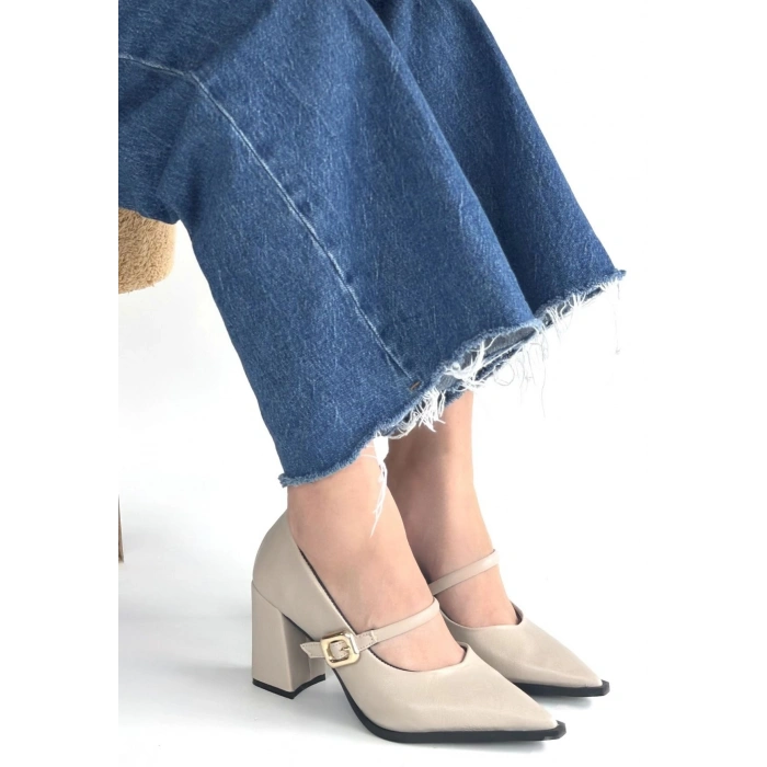 HERŞEYTREND Nıvra Bej Cilt Topuklu Ayakkabı