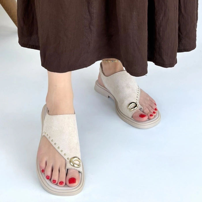 HERŞEYTREND Oliwa Bej Süet Parmak Arası Sandalet