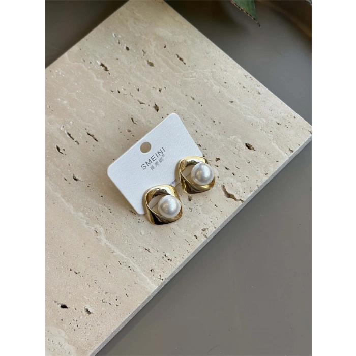 HERŞEYTREND Taşlı Küpe - Beyaz