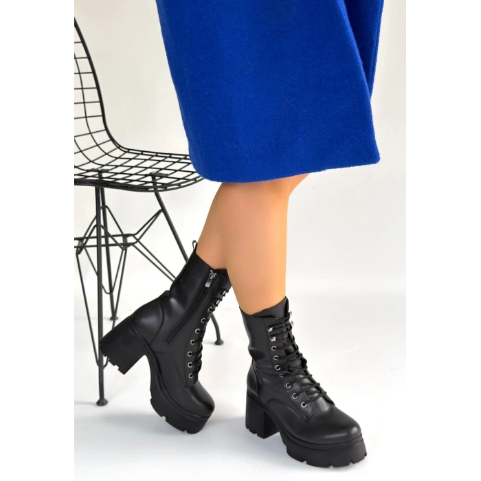 HERŞEYTREND Jones Siyah Cilt Bağcıklı Topuklu Bot
