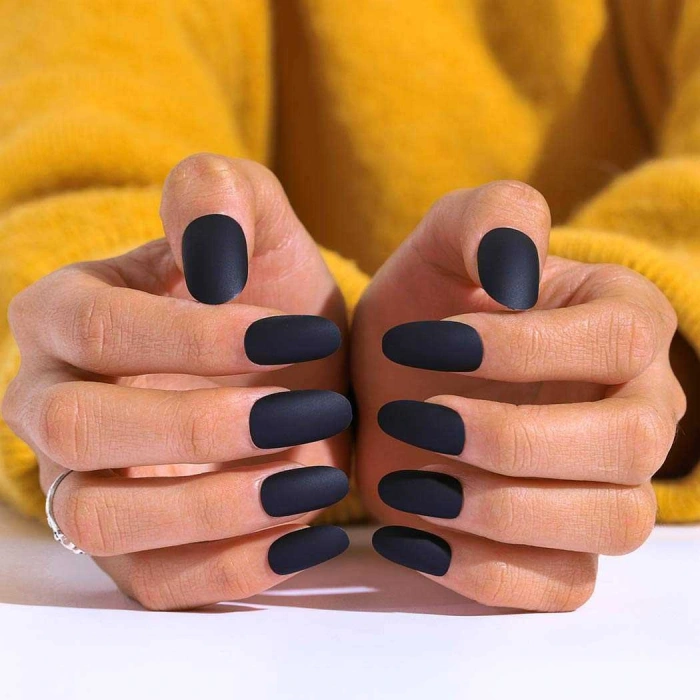 LitaeTrend 12 Adet Kendinden Yapışkanlı Tak ve Çık Mat Siyah Takma Tırnak