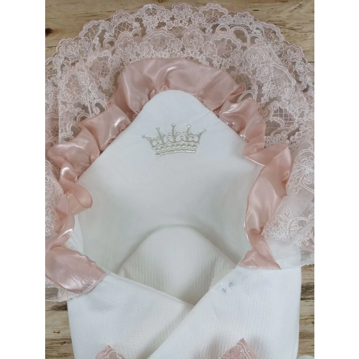 LitaeTrend Sahra Taç Nakışlı İnci Ve Dantel Fiyonklu Çift Dantel Duvaklı Trilüks Kundak Bebek Battaniyesi Gül Kurusu