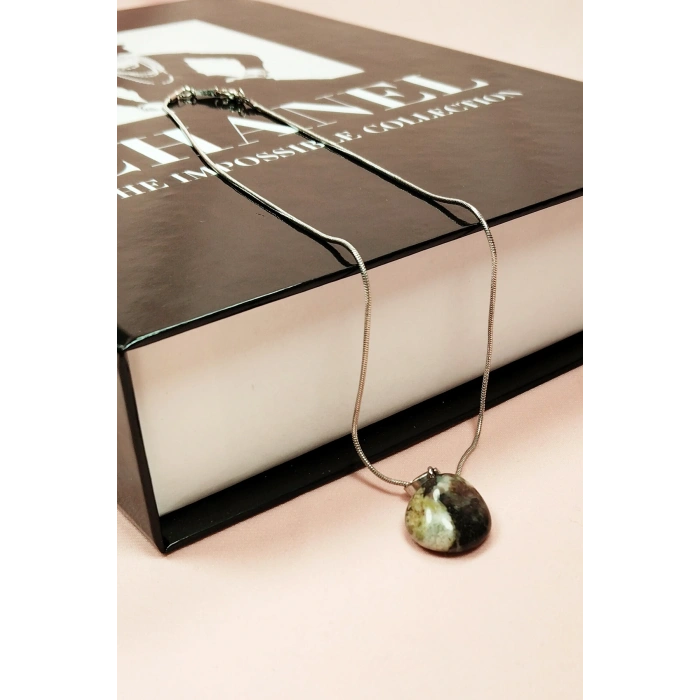 LitaeTrend Turmalin Doğal Taşı Zincirli El Yapımı Kolye Uç: 2 cm Zincir: 20 cm Kutulu