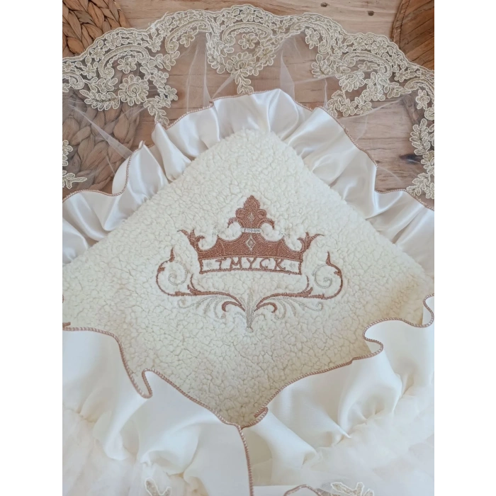 LitaeTrend Yenidoğan Wool Yün Kumaş Taç Nakışlı Güpür Duvaklı Fiyonk Prizma Taş Unisex Kundak Bebek Battaniyesi Kahverengi