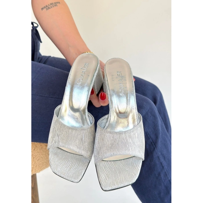 Luart Gümüş Simli Topuklu Terlik