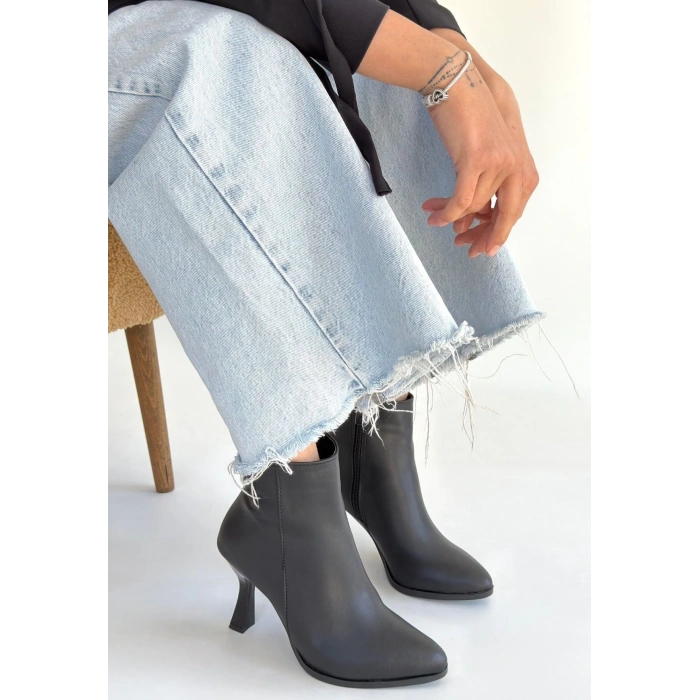 HERŞEYTREND Mişha Siyah Cilt Topuklu Bot