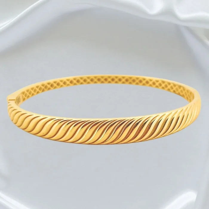 Dalgalı 14 Ayar Altın Kelepçe