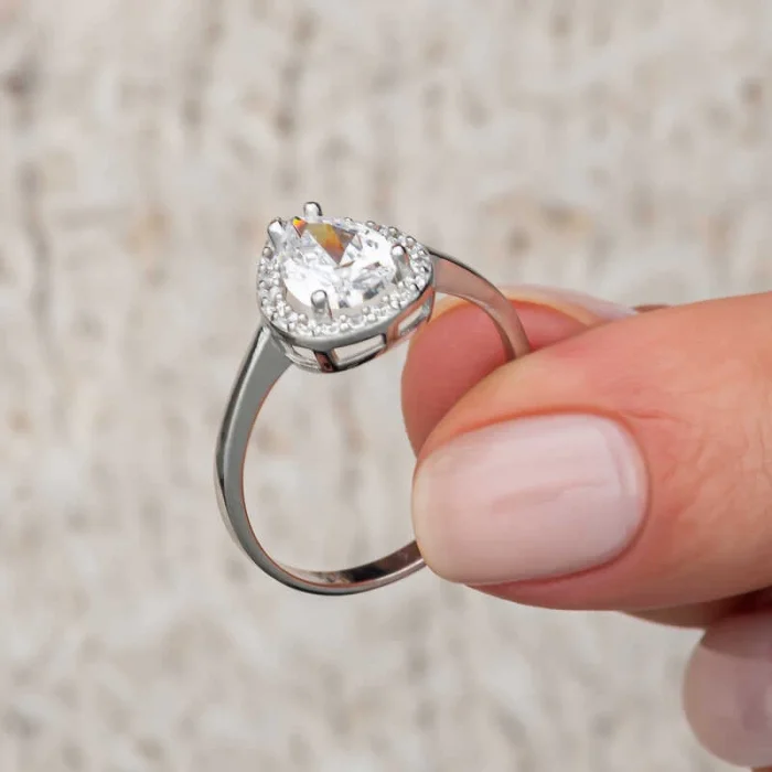 Gümüş Beyaz Zirkon Taşlı Damla Kadın Yüzük