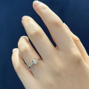 0.03 KARAT F RENK TEKTAŞ PIRLANTA YÜZÜK
