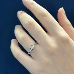 0.25 KARAT F RENK TEŞTAŞ PIRLANTA YÜZÜK