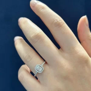 0.32 Karat F Renk Baget Pırlanta Yüzük
