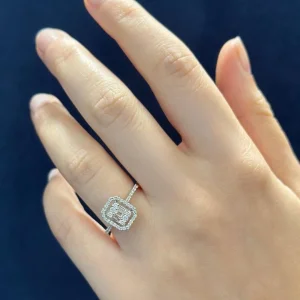 0.47 Karat F Renk Baget Pırlanta Yüzük