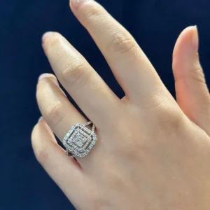 0.96 Karat F Renk Baget Pırlanta Yüzük