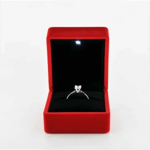 Kadife Kaplamalı Kırmızı Işıklı Yüzük Kutusu