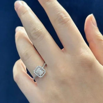 0.32 Karat E-F Renk Baget Pırlanta Yüzük