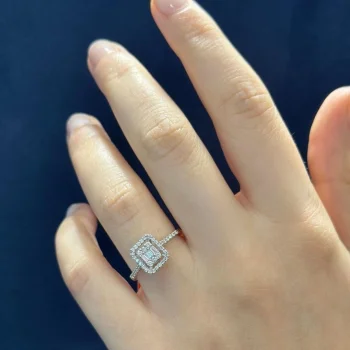 0.39 Karat F Renk Baget Pırlanta Yüzük