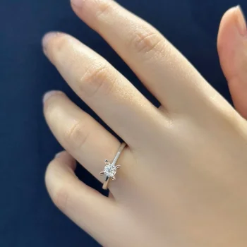 0.40 KARAT F RENK TEKTAŞ PIRLANTA YÜZÜK