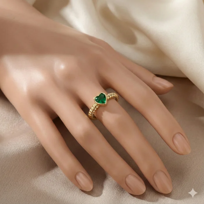 Yeşil Kalp Taşlı 14 Ayar Minimal Yüzük