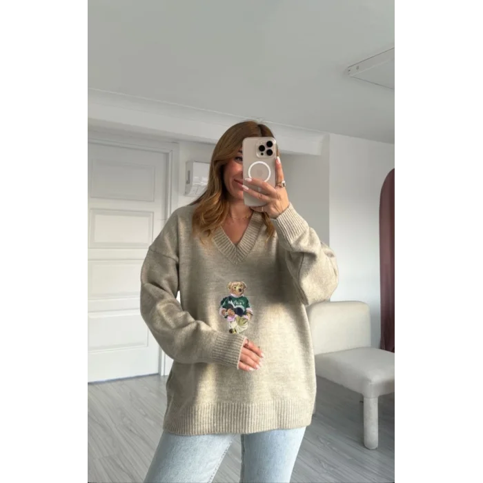 Kadın Uzun Kollu V Yaka Efsane Yumoş Kumaş Ayıcık Baskılı Kazak