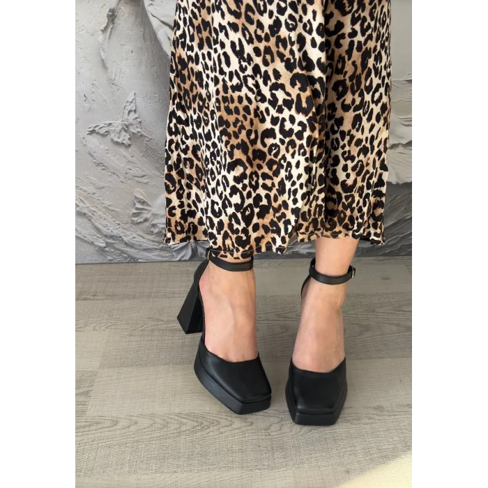 Kawer Siyah Cilt Topuklu Ayakkabı