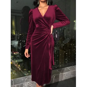 Kadın Uzun Kollu Kruvaze Yakalı Yandan Büzgülü Midi Kadife Elbise