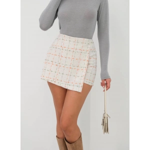 İki düğmeli kaz ayağı desen ch kumaş şort etek beyazturuncu h26414