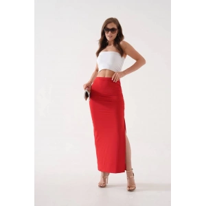 Uzun yırtmaçlı ince kumaş etek kırmızı