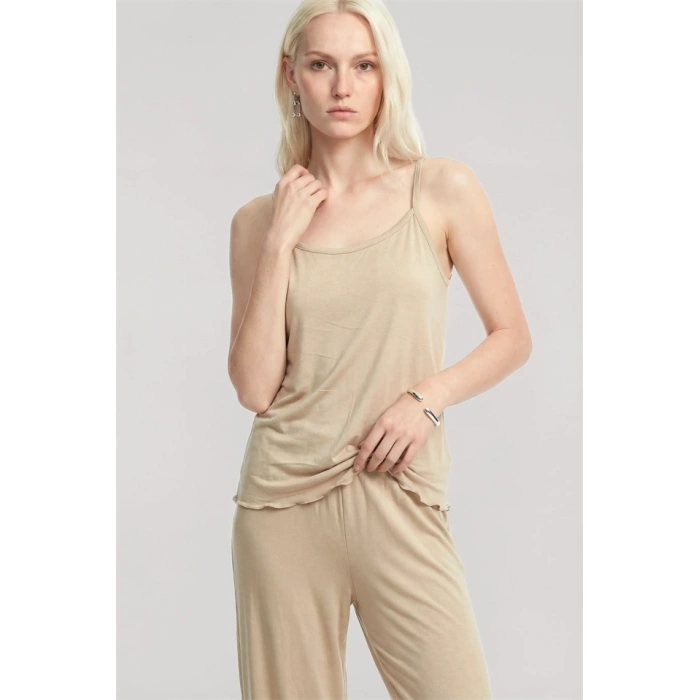 Moda Kadın Bej İp Askılı Atlet Yumuşak Dokulu Minimal Basic Günlük Üst