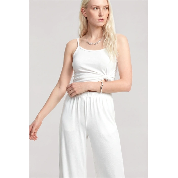 Moda Kadın Ekru Yumuşak Dokulu Minimal İp Askılı Atlet Basic Günlük Şık Üst