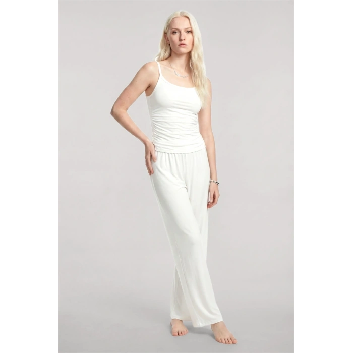 Moda Kadın Ekru Yumuşak Dokulu Minimal İp Askılı Atlet Basic Günlük Şık Üst