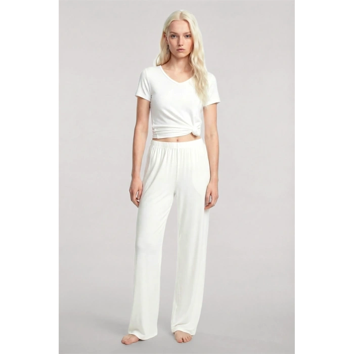 Moda Kadın Ekru Yumuşak Dokulu Minimal V Yaka Üst Basic Şık Günlük Bluz