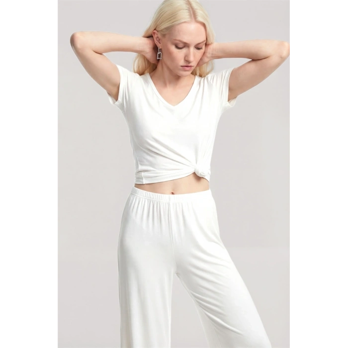 Moda Kadın Ekru Yumuşak Dokulu Minimal V Yaka Üst Basic Şık Günlük Bluz