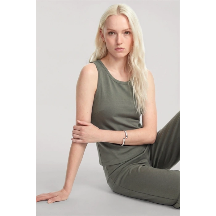 Moda Kadın Haki Yumuşak Dokulu Minimal Kolsuz Atlet Basic Günlük Rahat Üst