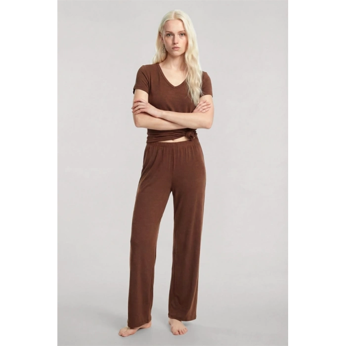 Moda Kadın Kahve Yumuşak Dokulu Minimal V Yaka Üst Basic Günlük Şık Bluz