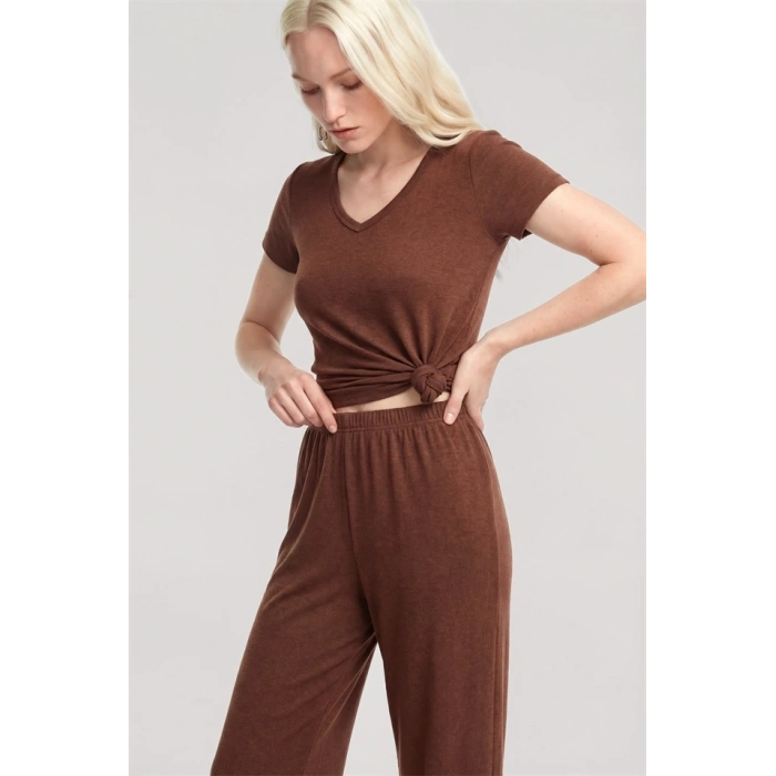 Moda Kadın Kahve Yumuşak Dokulu Minimal V Yaka Üst Basic Günlük Şık Bluz