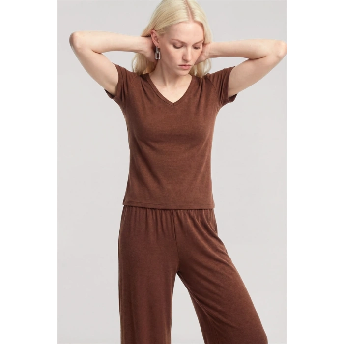 Moda Kadın Kahve Yumuşak Dokulu Minimal V Yaka Üst Basic Günlük Şık Bluz