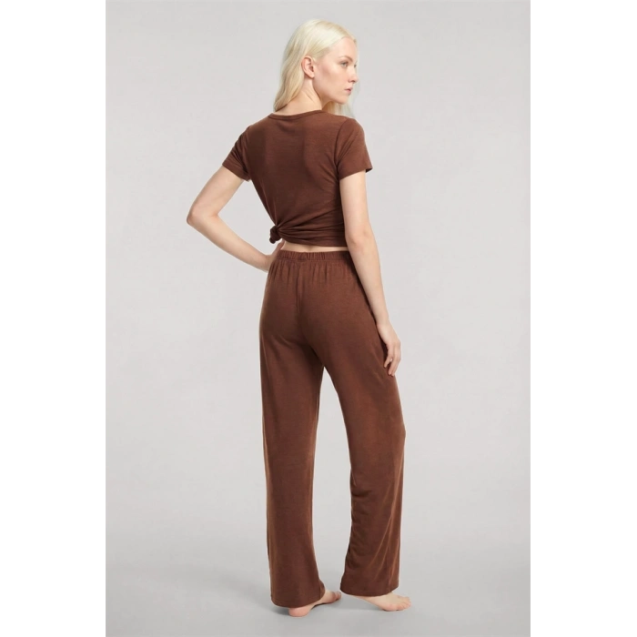 Moda Kadın Kahve Yumuşak Dokulu Minimal V Yaka Üst Basic Günlük Şık Bluz