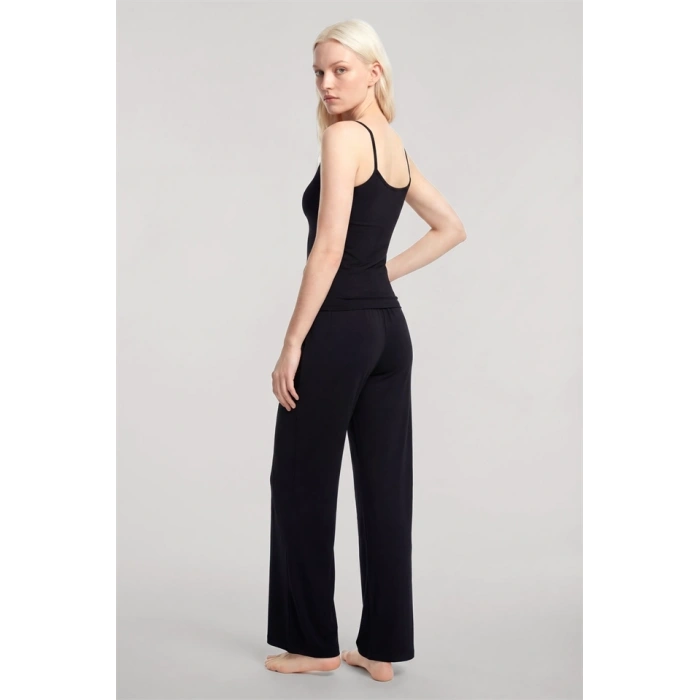 Moda Kadın Siyah Yumuşak Dokulu Minimal İp Askılı Atlet Basic Günlük Şık Üst