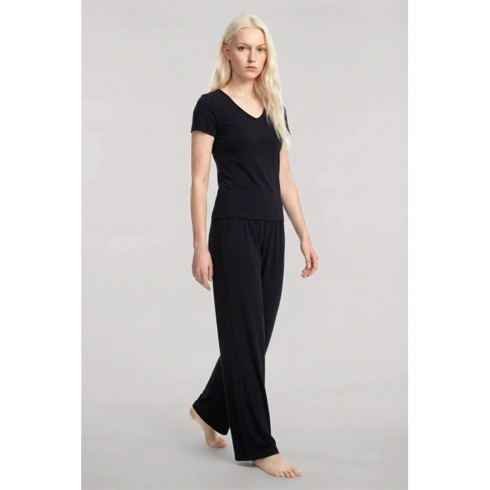 Moda Kadın Siyah Yumuşak Dokulu Minimal V Yaka Üst Basic Günlük Şık Bluz