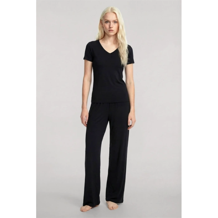 Moda Kadın Siyah Yumuşak Dokulu Minimal V Yaka Üst Basic Günlük Şık Bluz