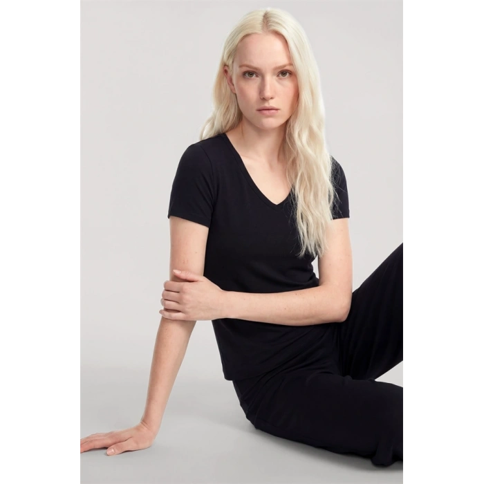 Moda Kadın Siyah Yumuşak Dokulu Minimal V Yaka Üst Basic Günlük Şık Bluz