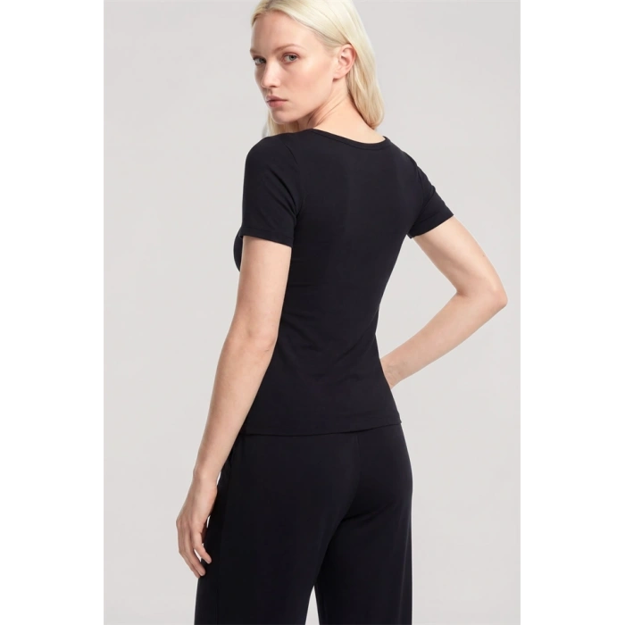 Moda Kadın Siyah Yumuşak Dokulu Minimal V Yaka Üst Basic Günlük Şık Bluz