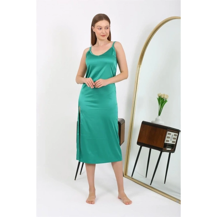 Moda Yırtmaçlı Uzun Saten Gecelik Zümrüt