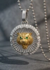 Zweifarbig plattierte Kette in Form eines durchbrochenen Tiger-Medaillons mit Steinbesatz